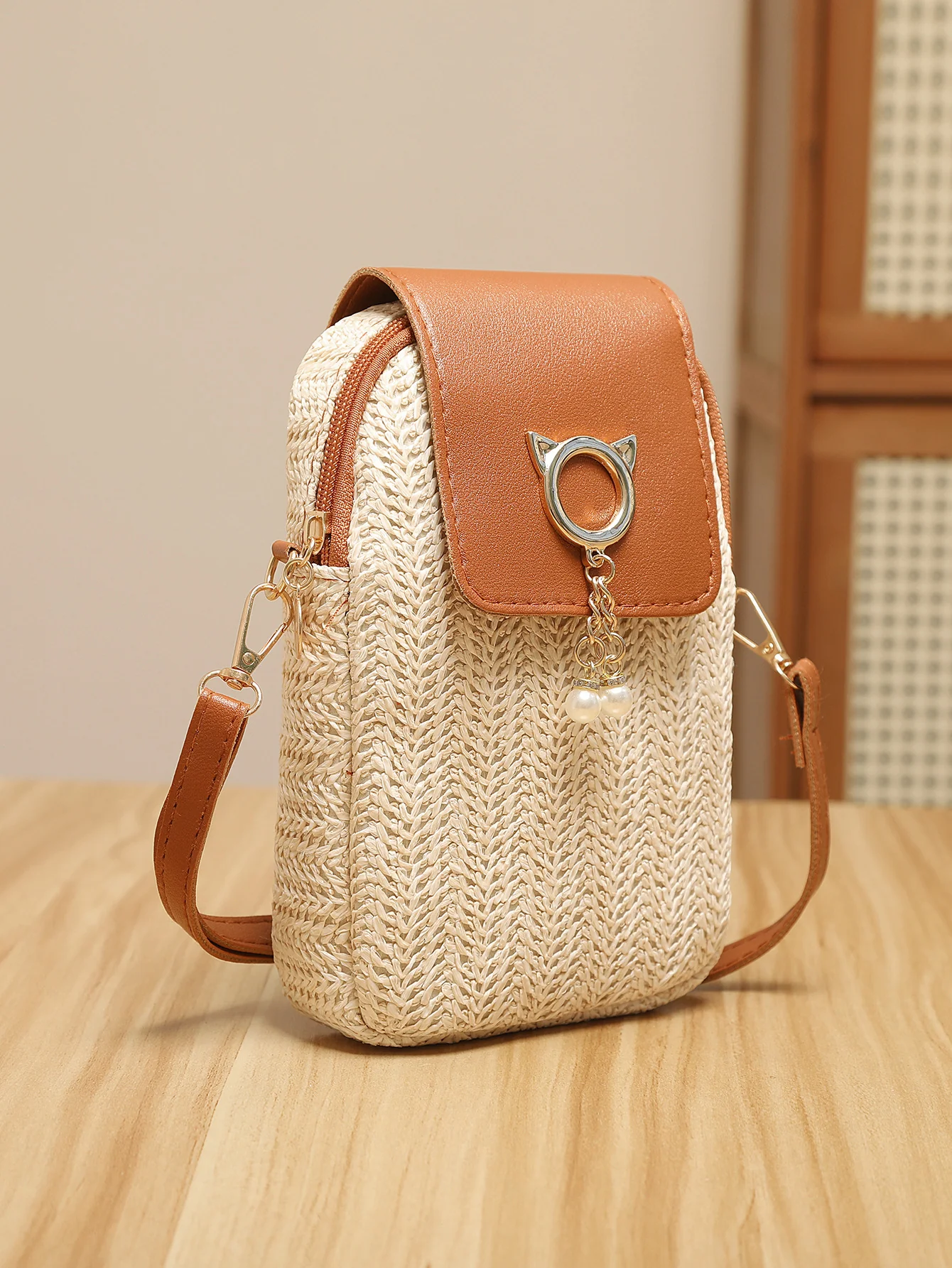 Vacation Straw Patchwork Crossbody Bag - Image 4