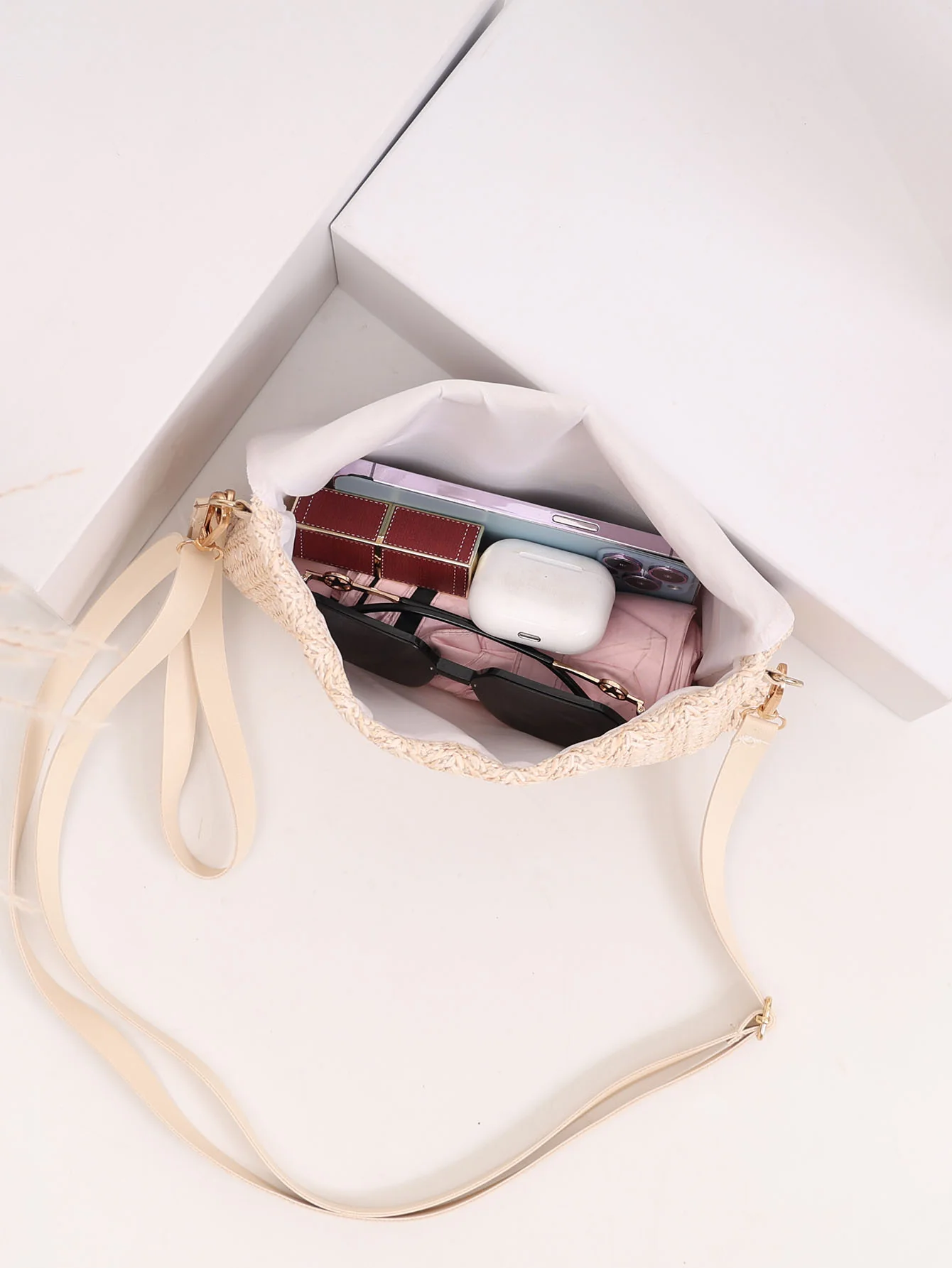 Solid Color Vacation Floral Straw Crossbody Bag - Image 4