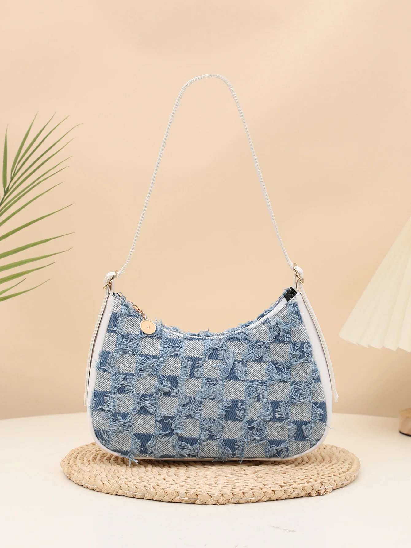 Colorful Straw Shoulder Bag For Vacation - Image 2