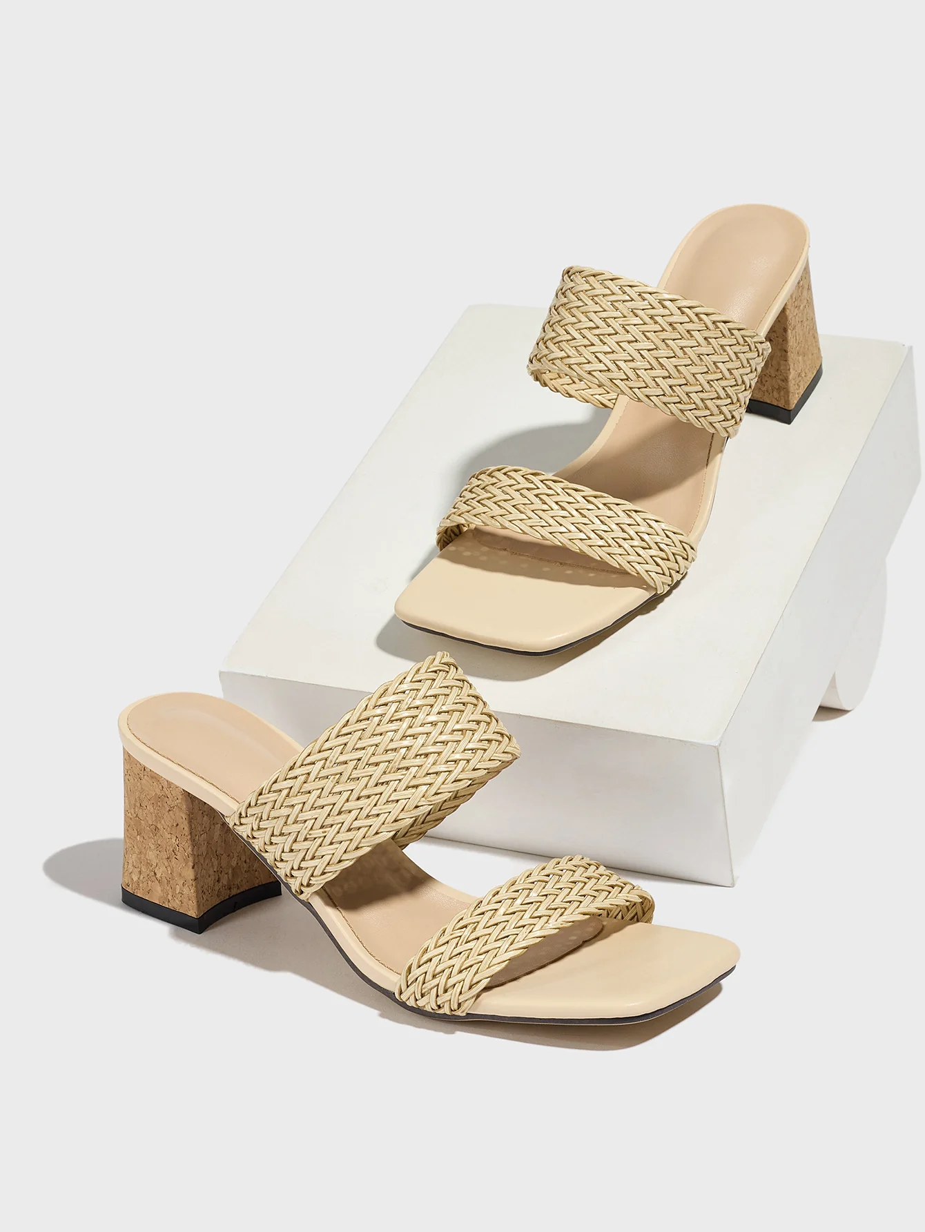 Vacation Woven High-heeled Sandals - Image 3