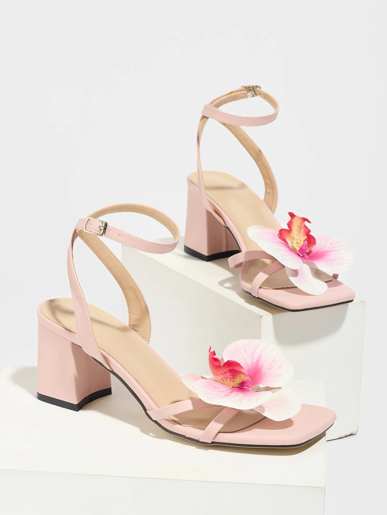 Three-dimensional Floral Square-toe Elegant Light Pink High-heeled Sandals - Image 3