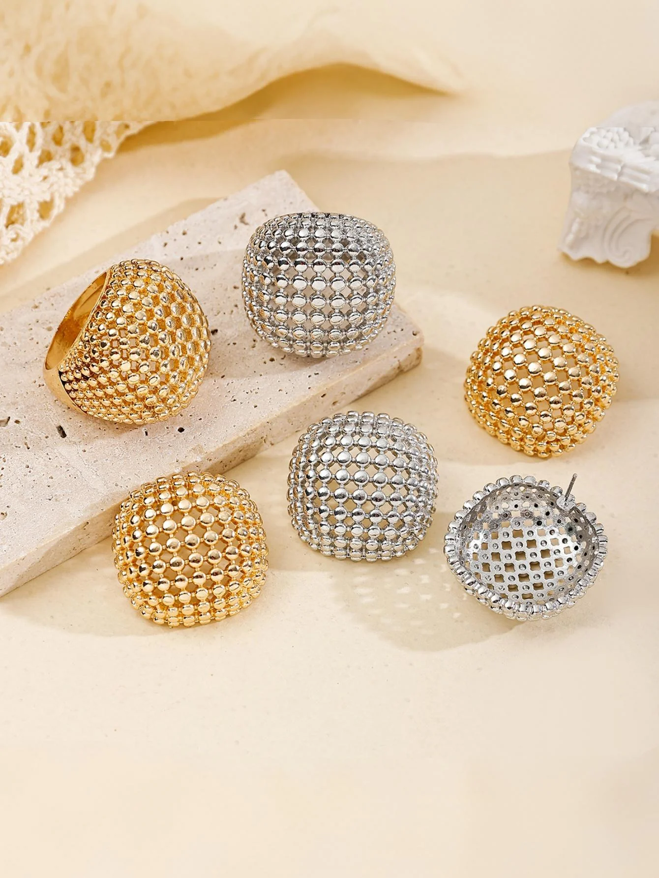 Retro Geometric Openwork Beaded Metal Jewelry Set - Image 2