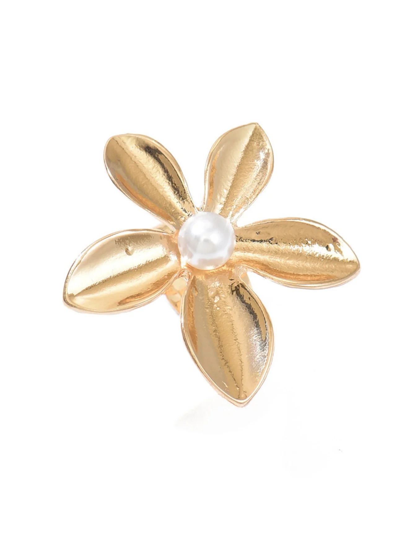 A Ring With An Exaggerated Design Inspired By Conch Shells And Starfish. - Image 17