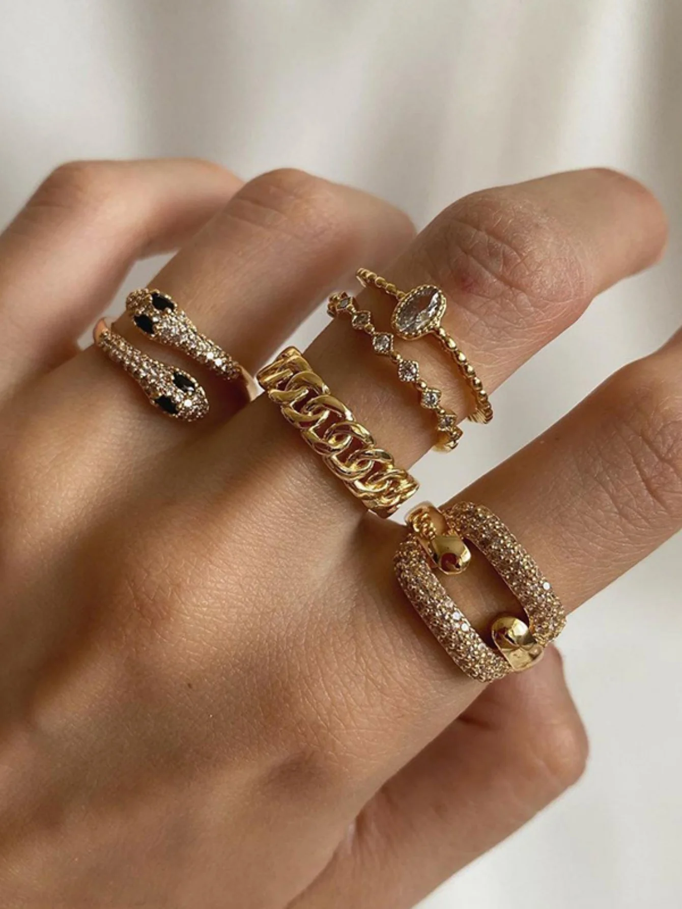 Snake-shaped Stacked Ring Set With Diamonds