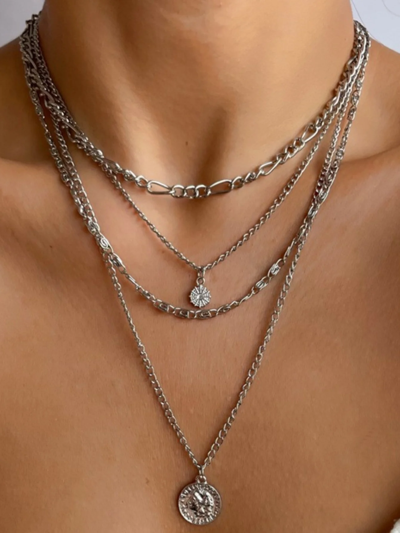 Diamond-encrusted Diamond-shaped Square Alloy Necklace - Image 8