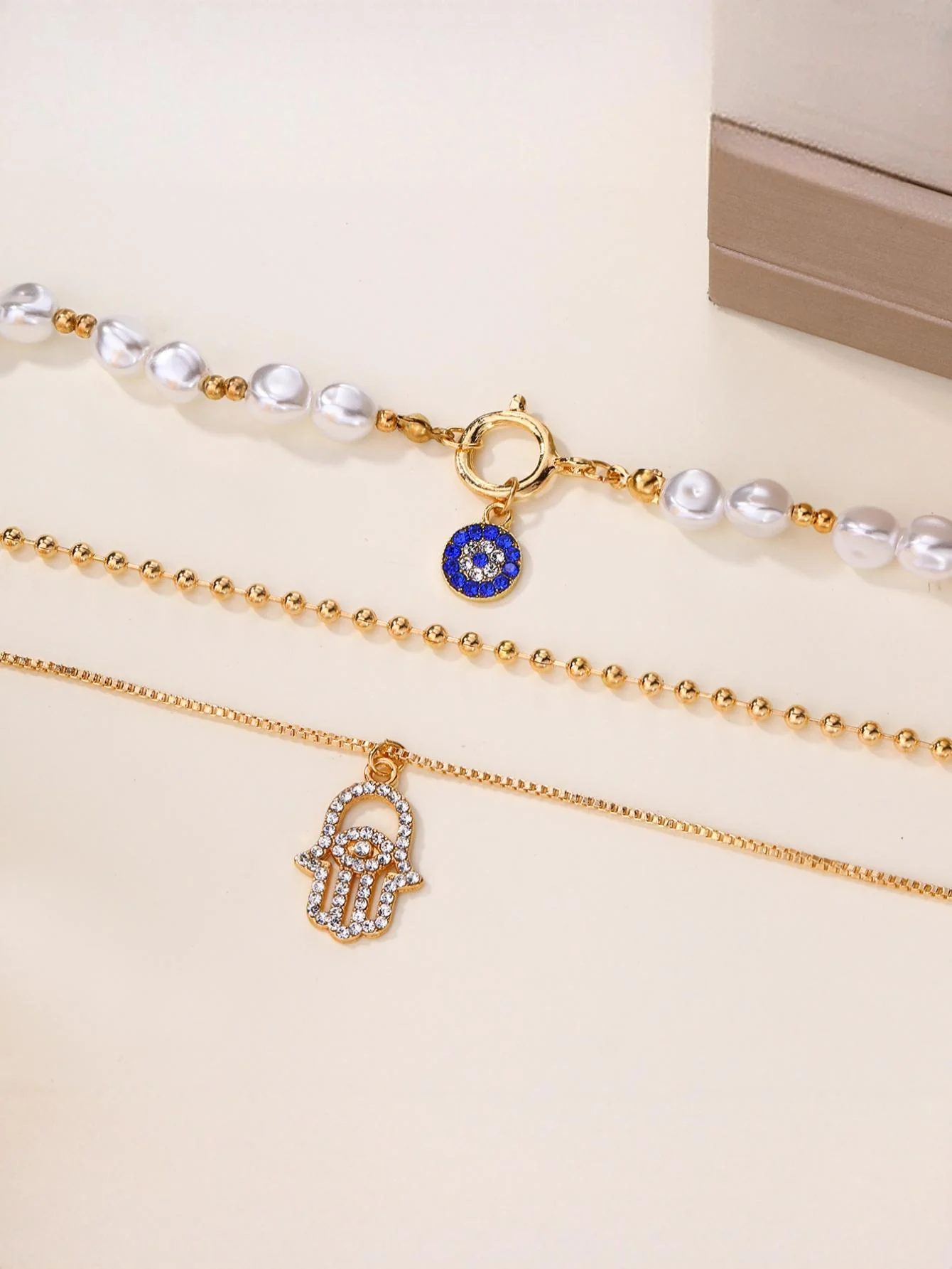 Pearl Necklace With Alloy Diamond Pendant - Image 4