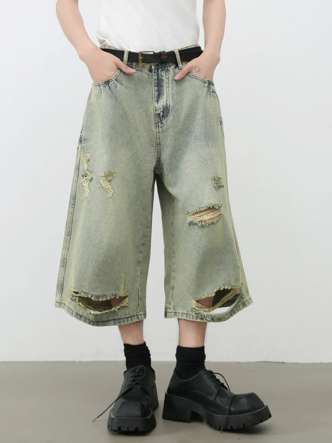 Retro Hole 7 Points Denim Shorts