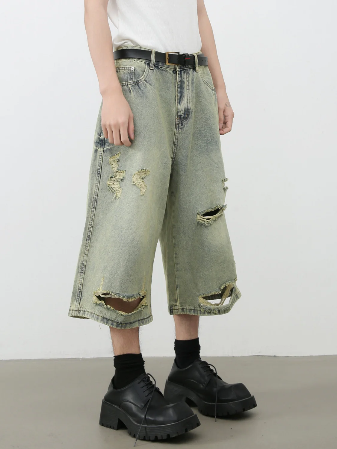 Retro Hole 7 Points Denim Shorts - Image 3