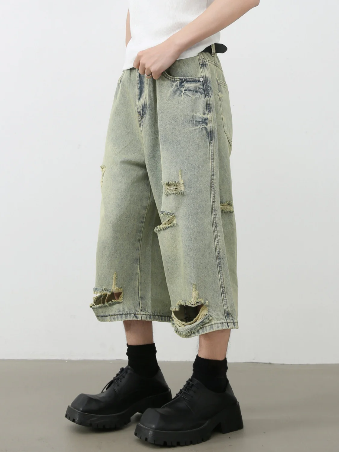 Retro Hole 7 Points Denim Shorts - Image 4