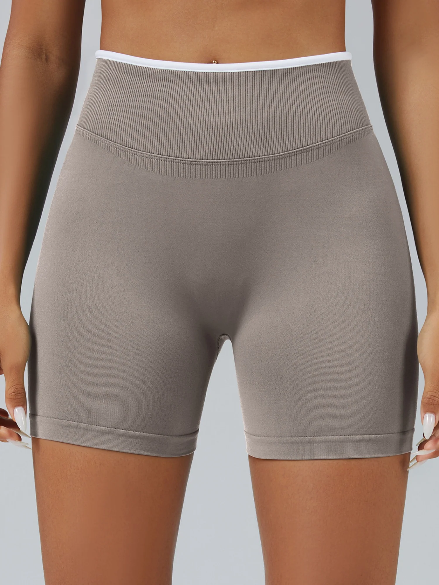 Color Matching Seamless High-waisted Hip Lift Exercise Yoga Shorts - Image 17