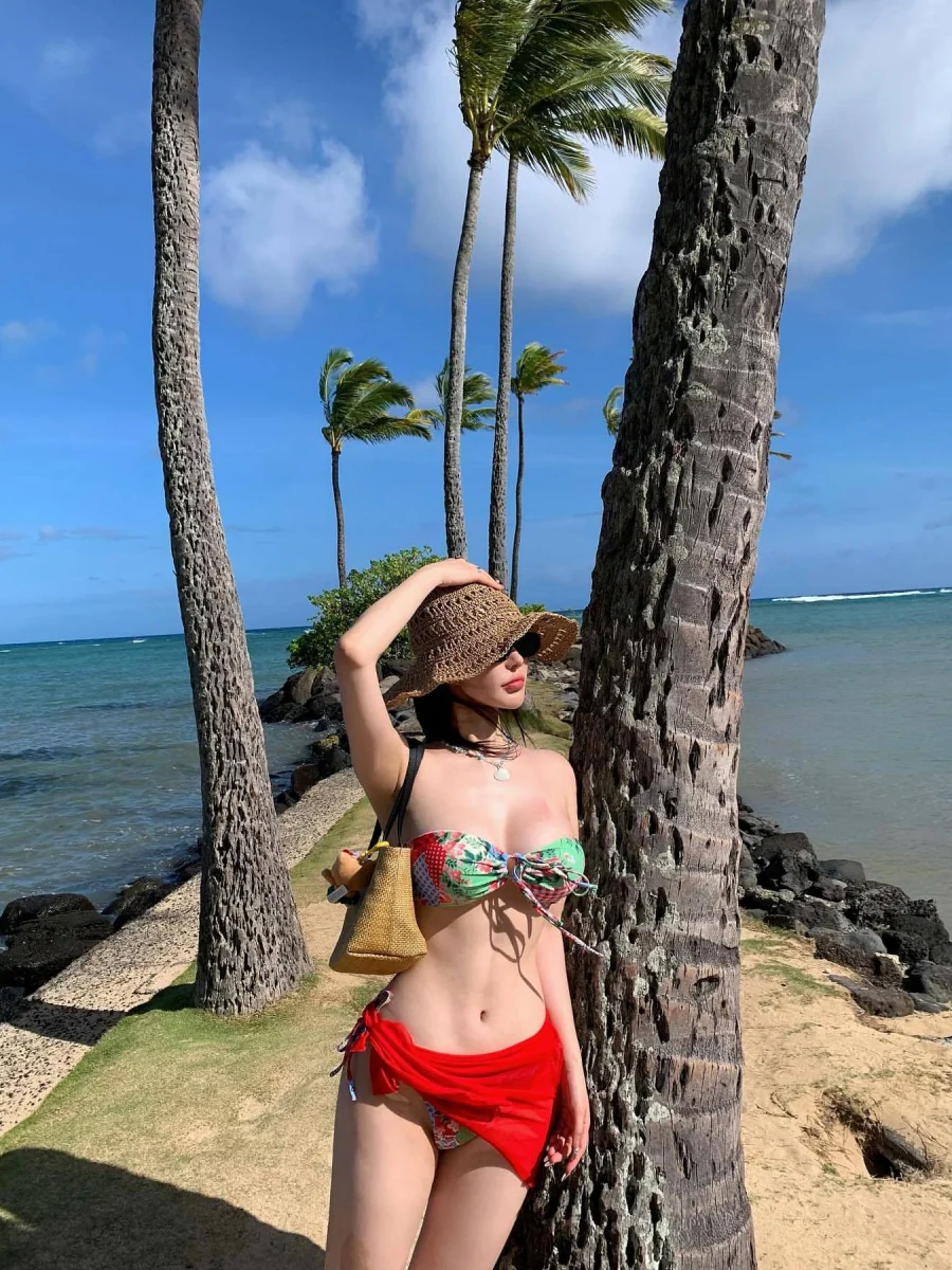 Floral Print Bikini Three-piece Set - Image 3