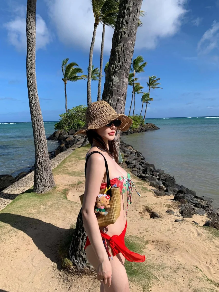 Floral Print Bikini Three-piece Set - Image 4
