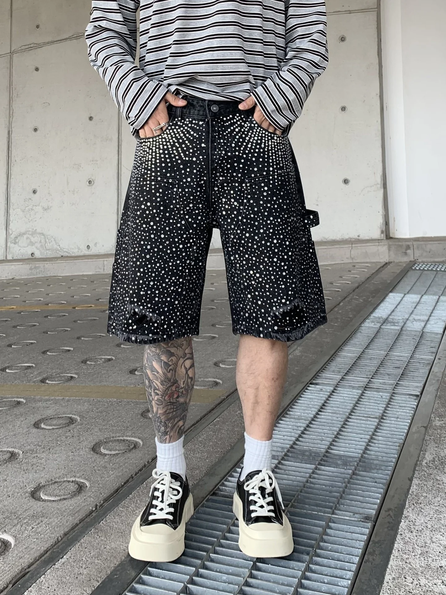 Diamond Full Diamond Hole Gradient 7 Points Denim Shorts
