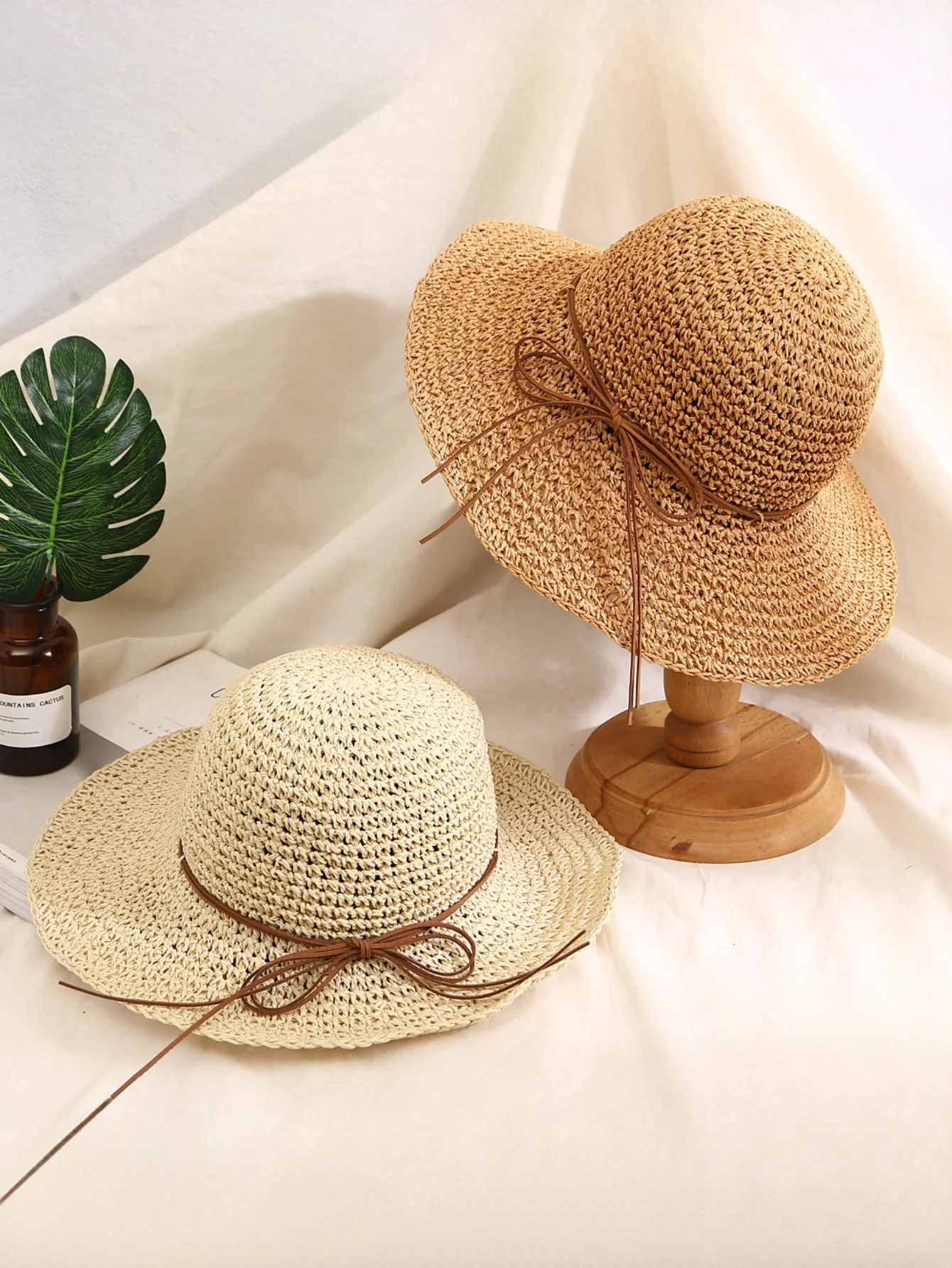 Wide-brimmed Straw Hat With Bow