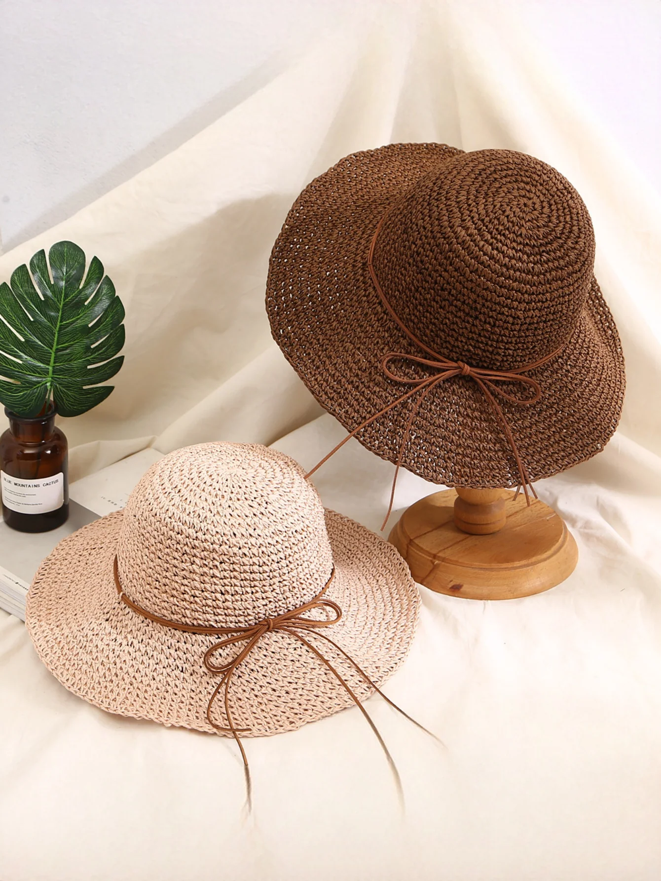 Wide-brimmed Straw Hat With Bow - Image 2