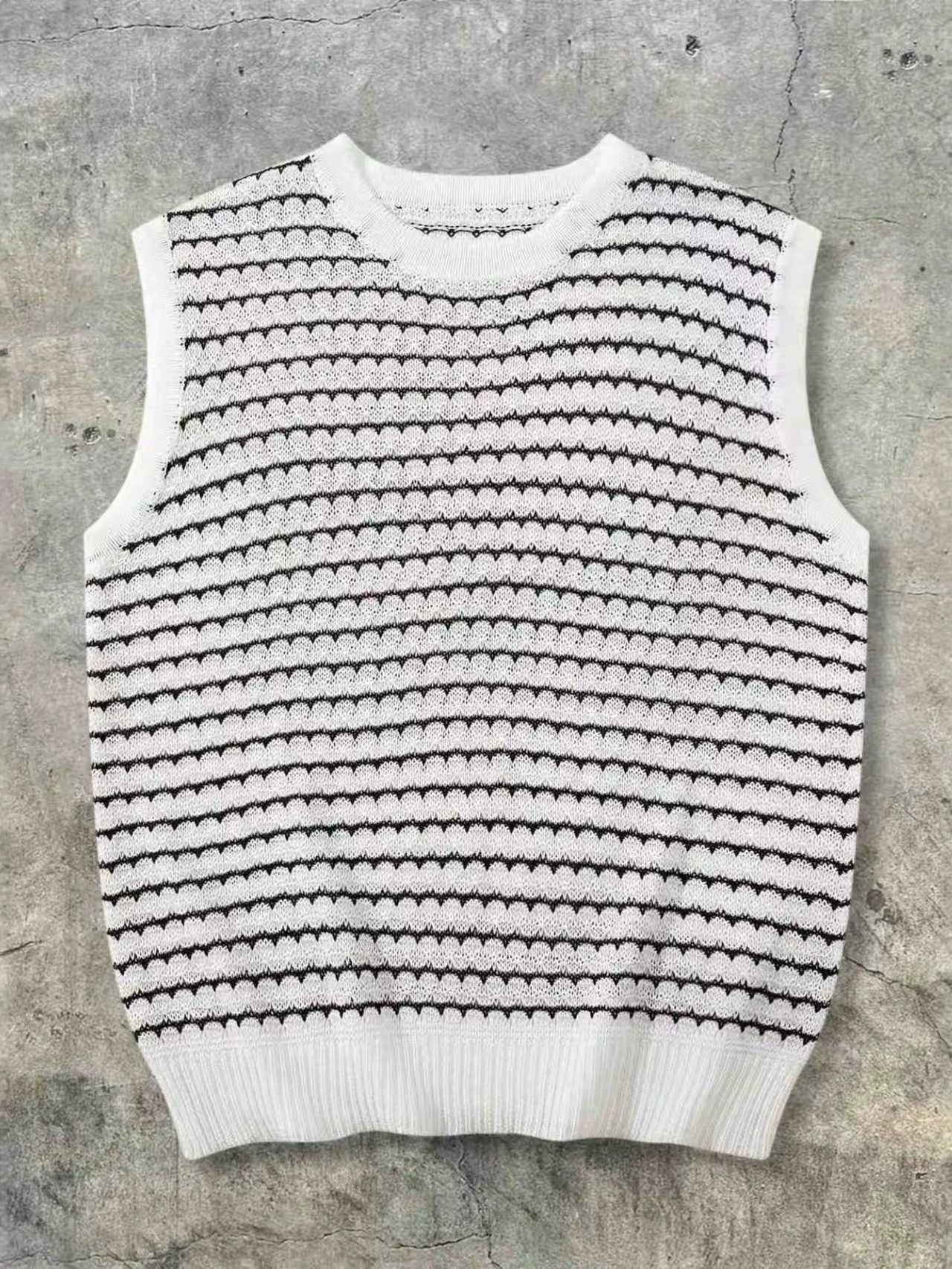 Color-blocked Black And White Stripes Knitting Tank Tops - Image 3