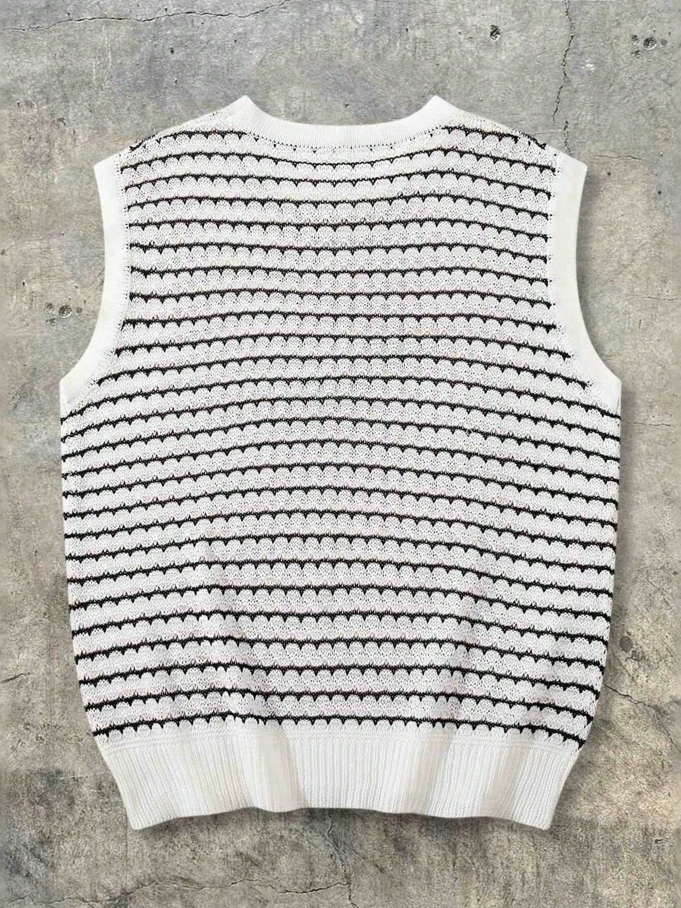 Color-blocked Black And White Stripes Knitting Tank Tops - Image 4
