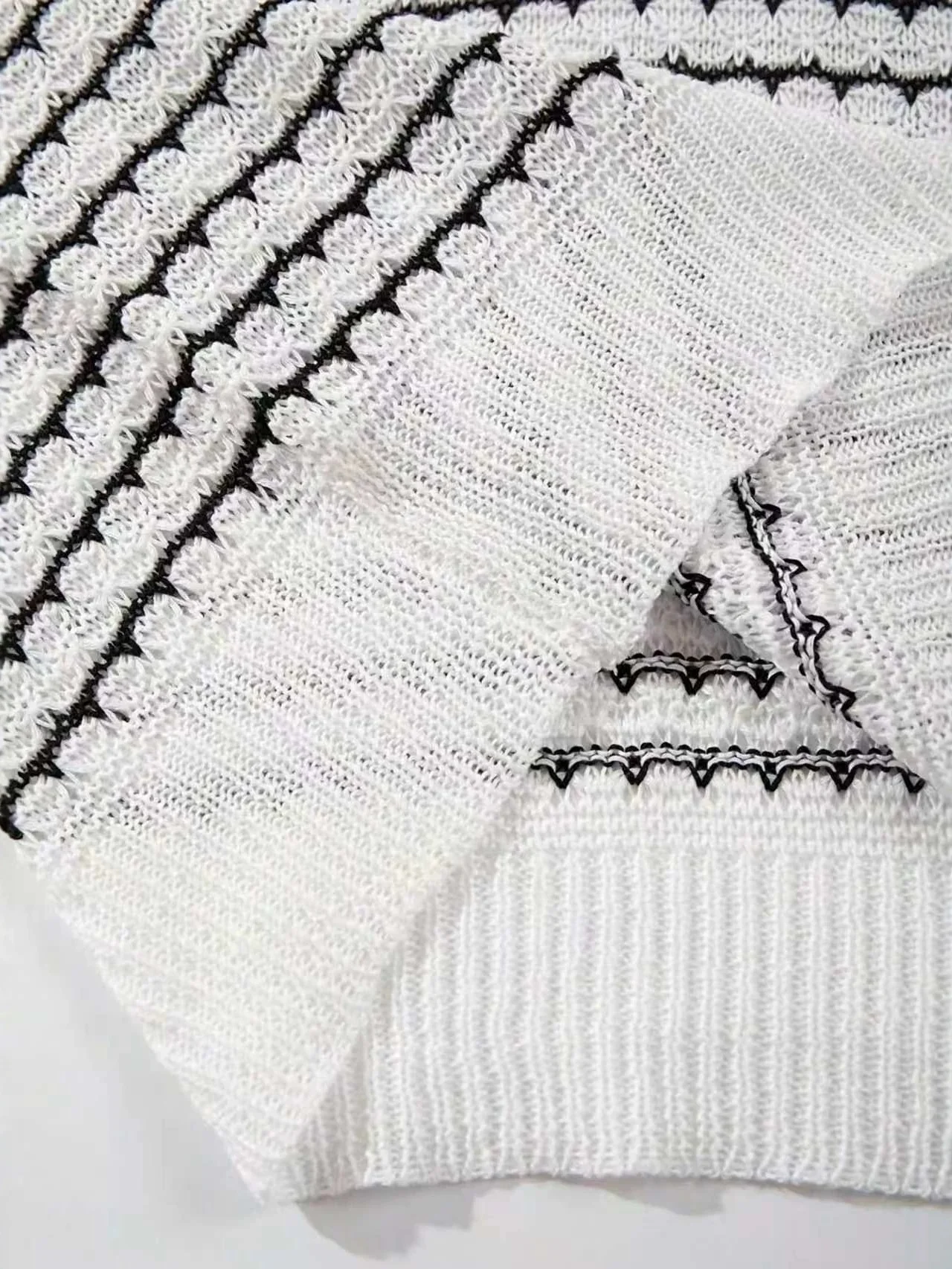 Color-blocked Black And White Stripes Knitting Tank Tops - Image 5